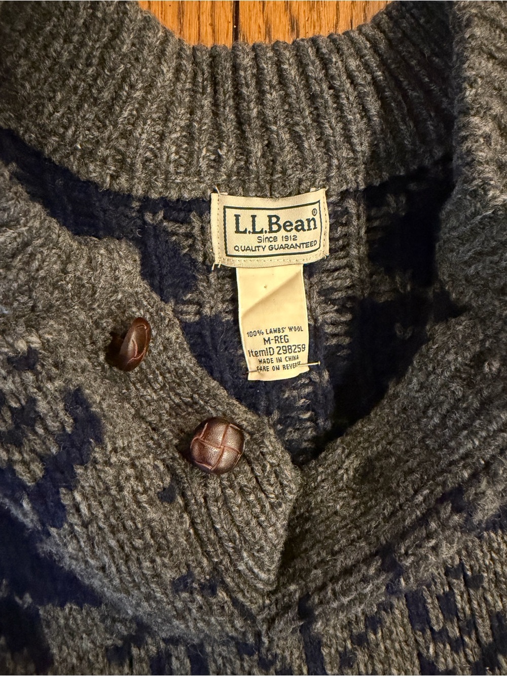L.L.Bean men’s Fair Isle Henley 100% lambswool Sweater, size medium, grey/navy - Picture 5 of 8